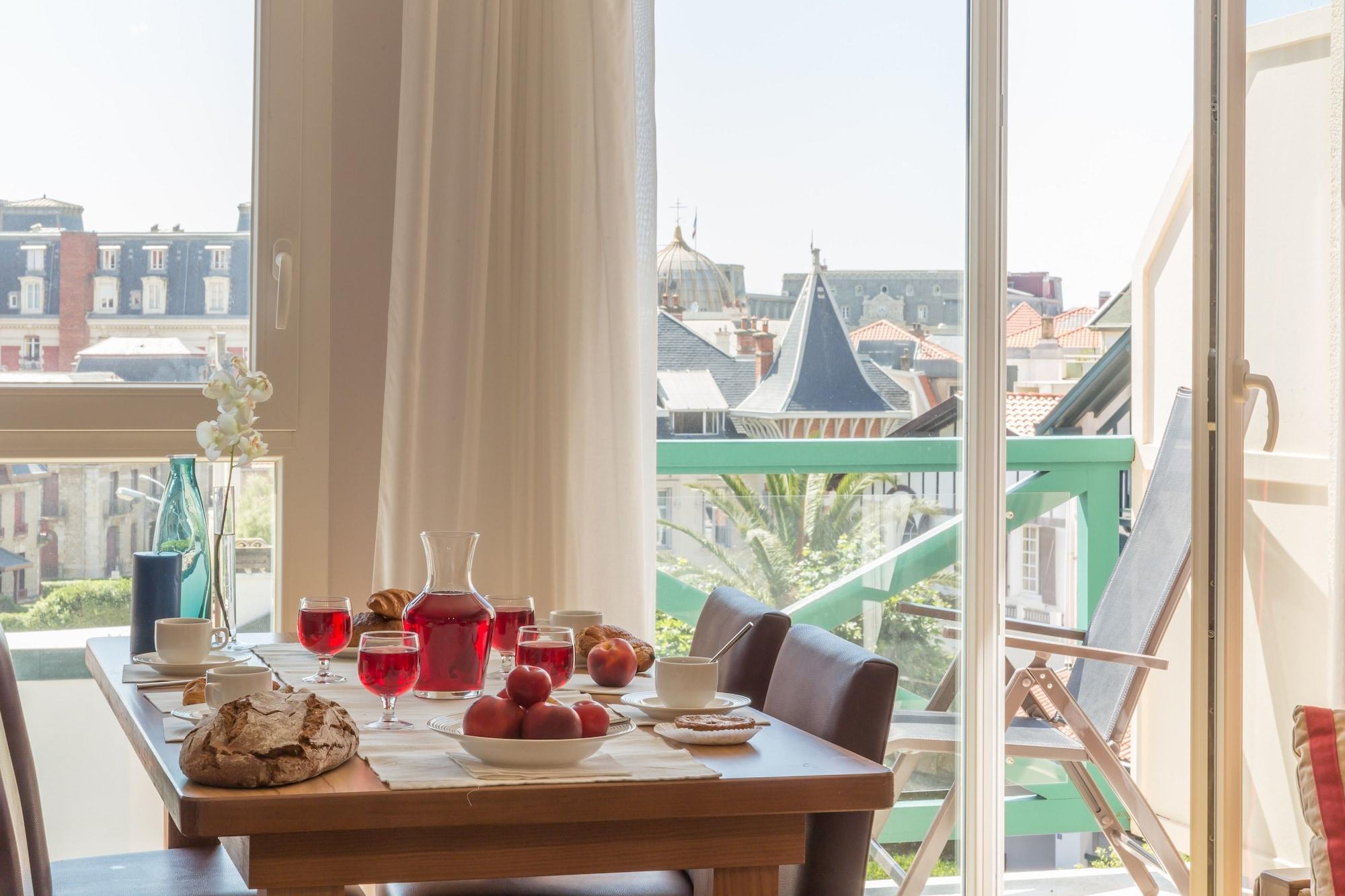 Pierre & Premium Haguna Aparthotel