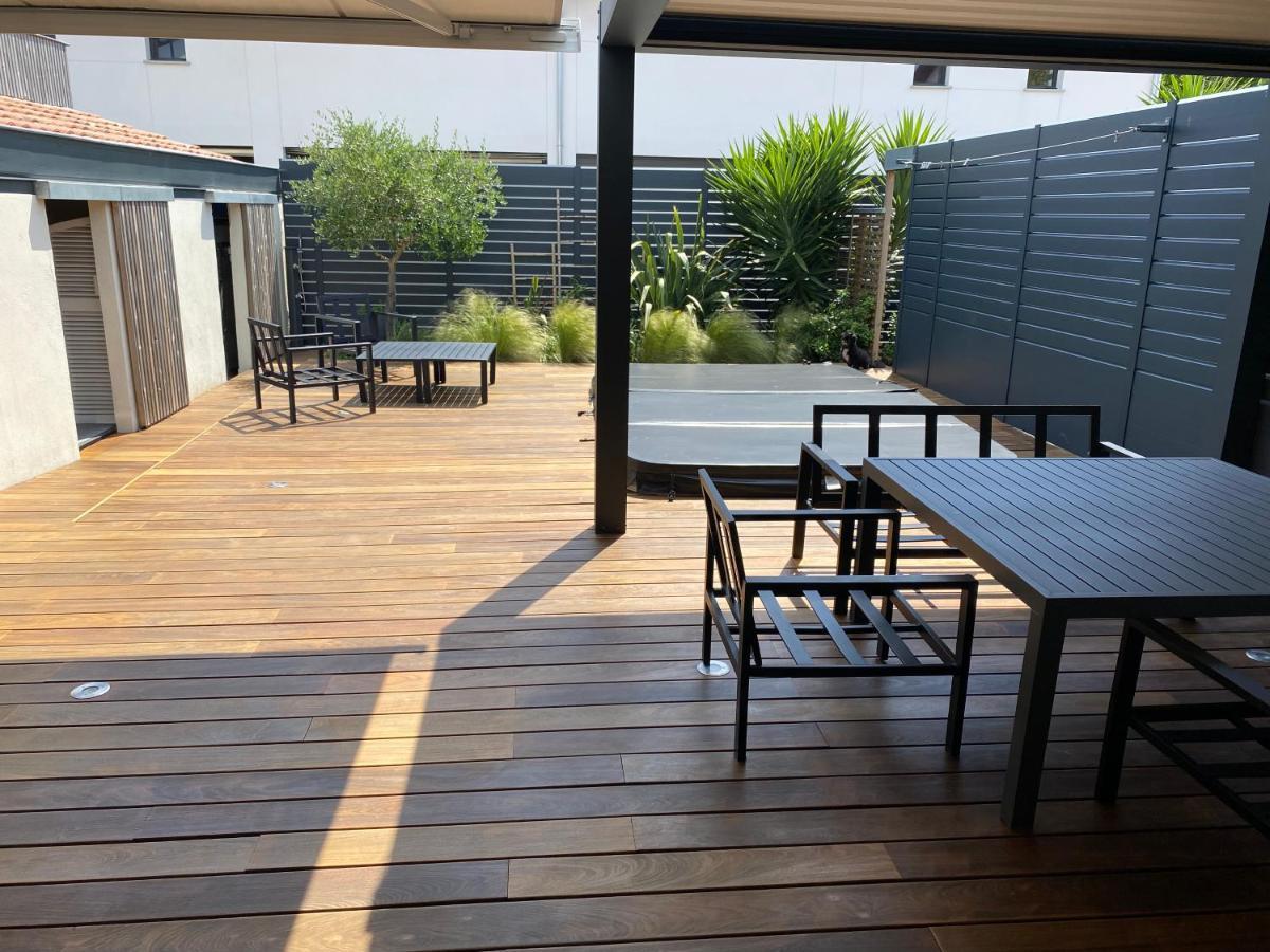 A Avec Une Terrasse Un Spa Et Parking