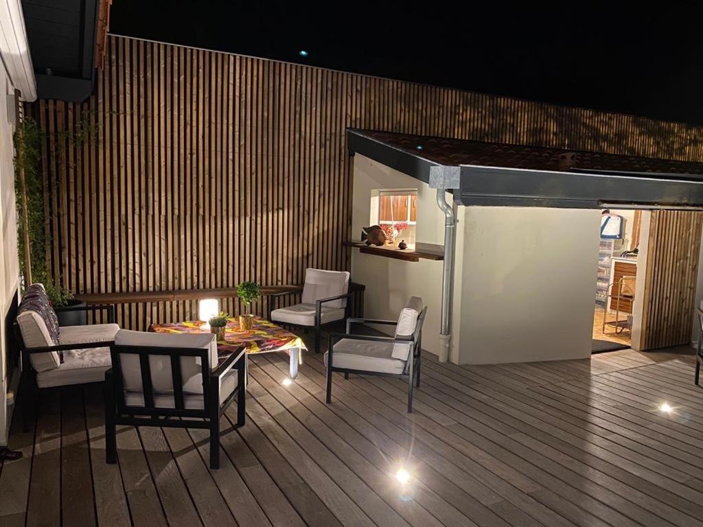 A Avec Une Terrasse Un Spa Et Parking
