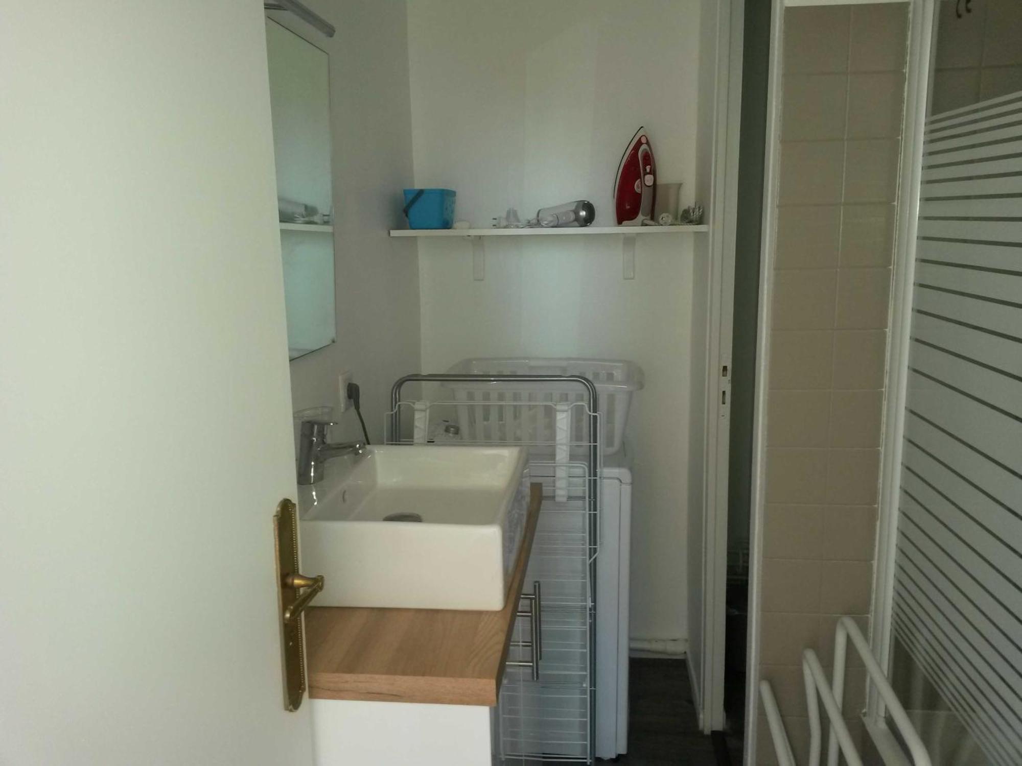 Beautiful And Bright 1st Floor Flat With Large Terrace - Center *