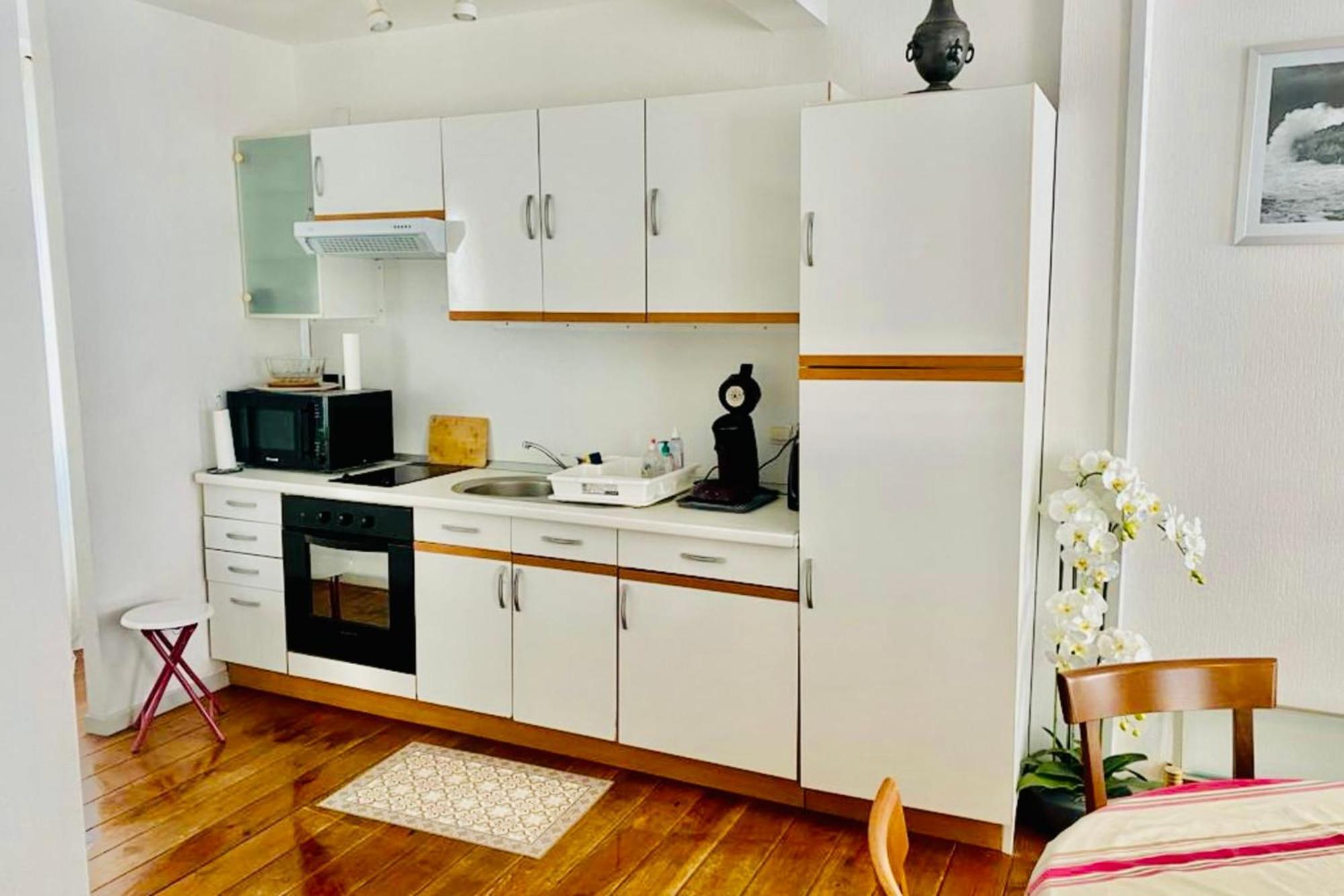 Spacious In The Heart Of Apartment *