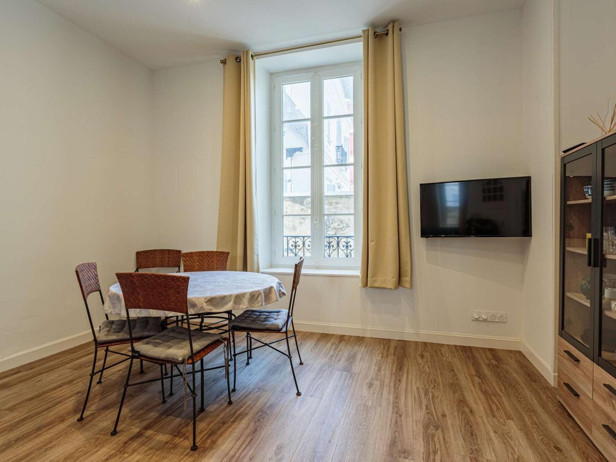 Apartment Renove Pour 4 Pers En Centre De A 250m De La - Fr-1-3-581 *