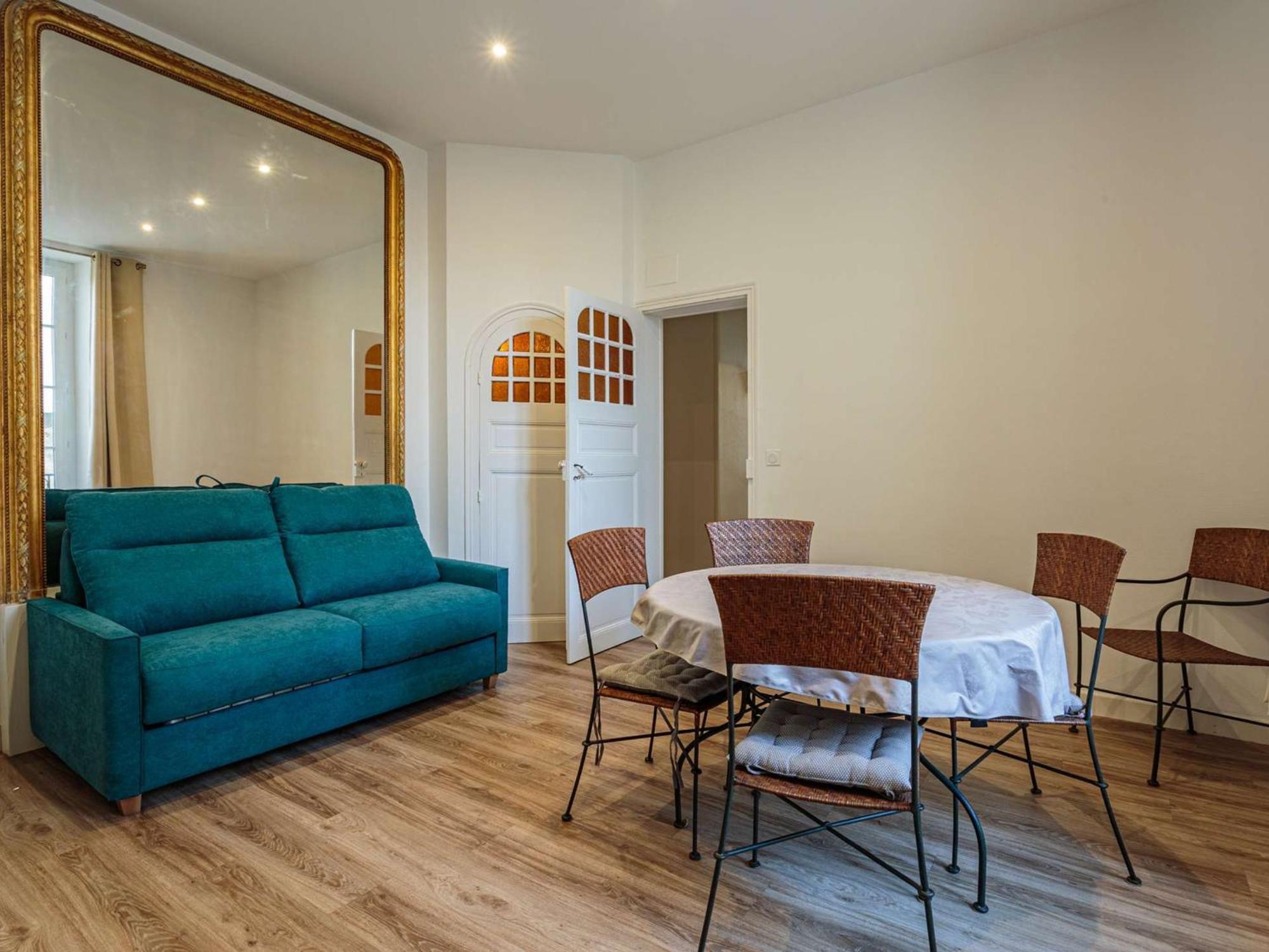 Renove Pour 4 Pers En Centre De A 250m De La - Fr-1-3-581 *