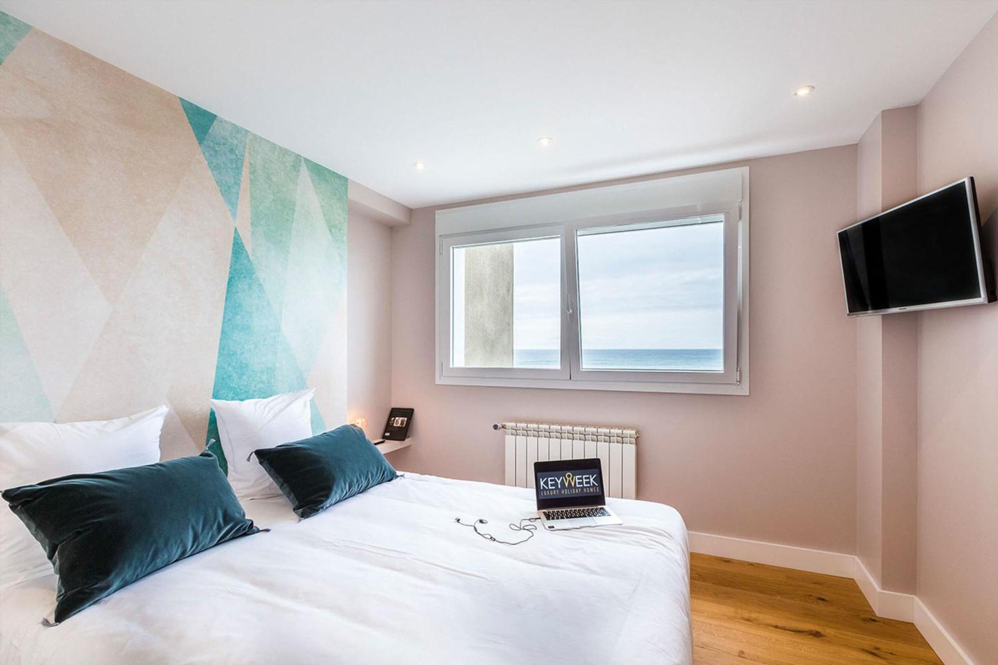Horizon Keyweek Beachfront Duplex With Parking In Center Apartment