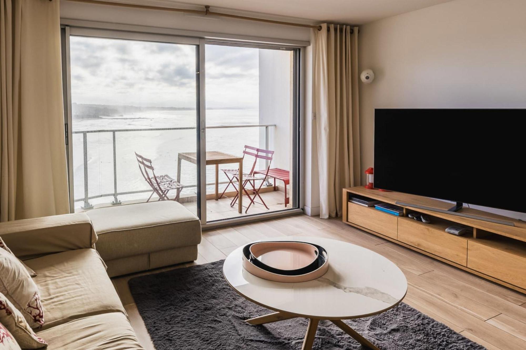 Blue Uhaina Keyweek Sea View Downtown Apartment