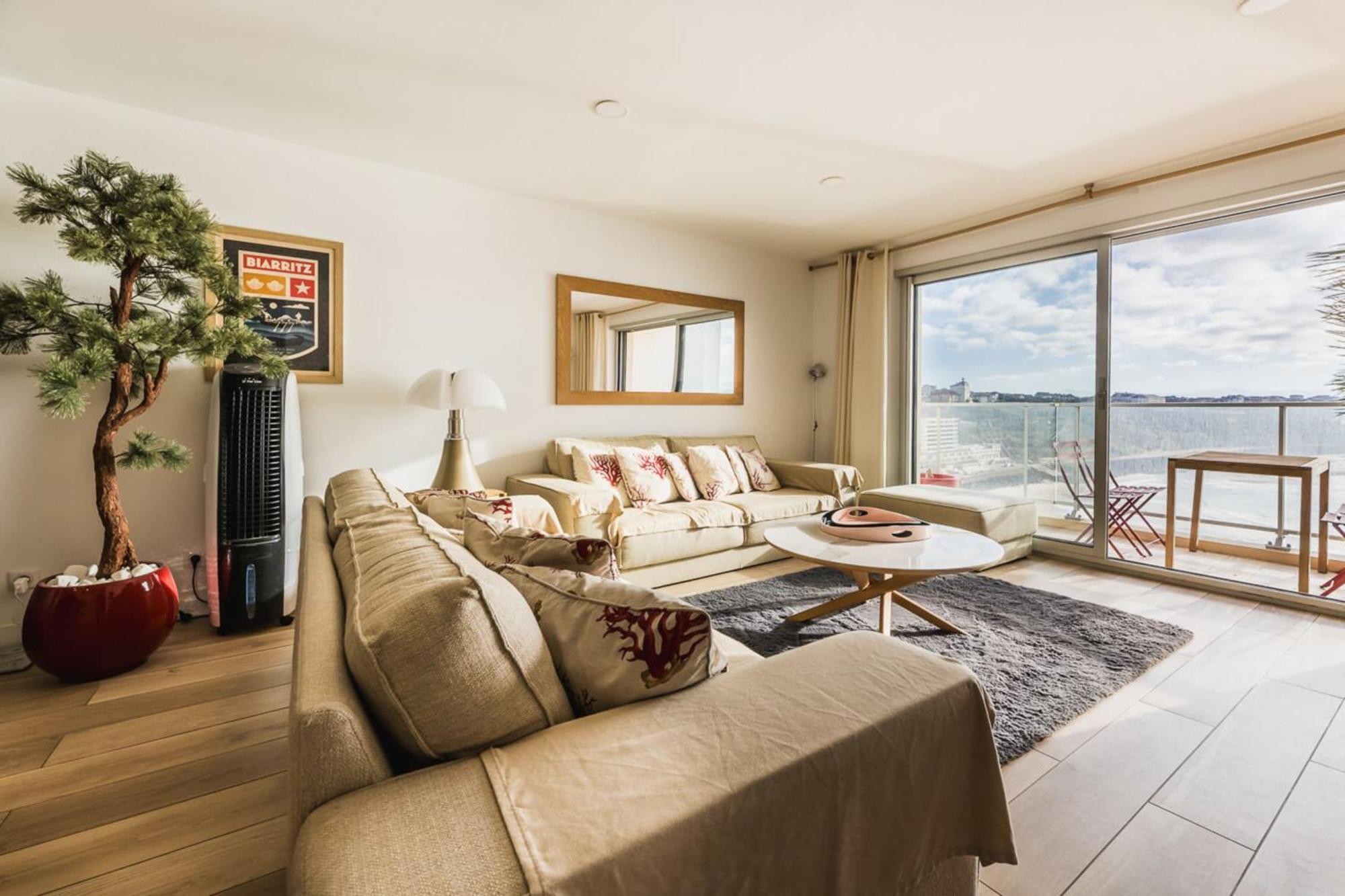 Blue Uhaina Keyweek Sea View Downtown Apartment
