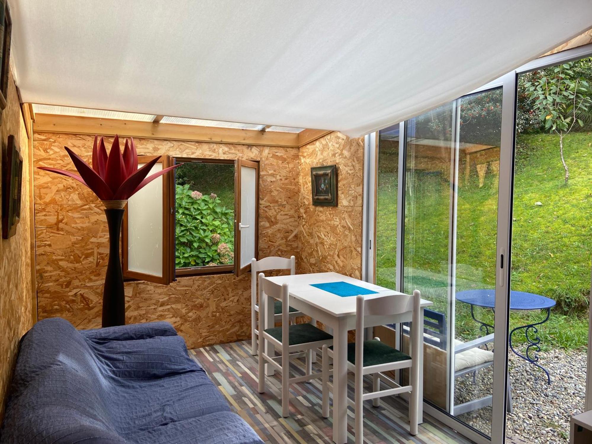 Independant Au Calme A Homestay *