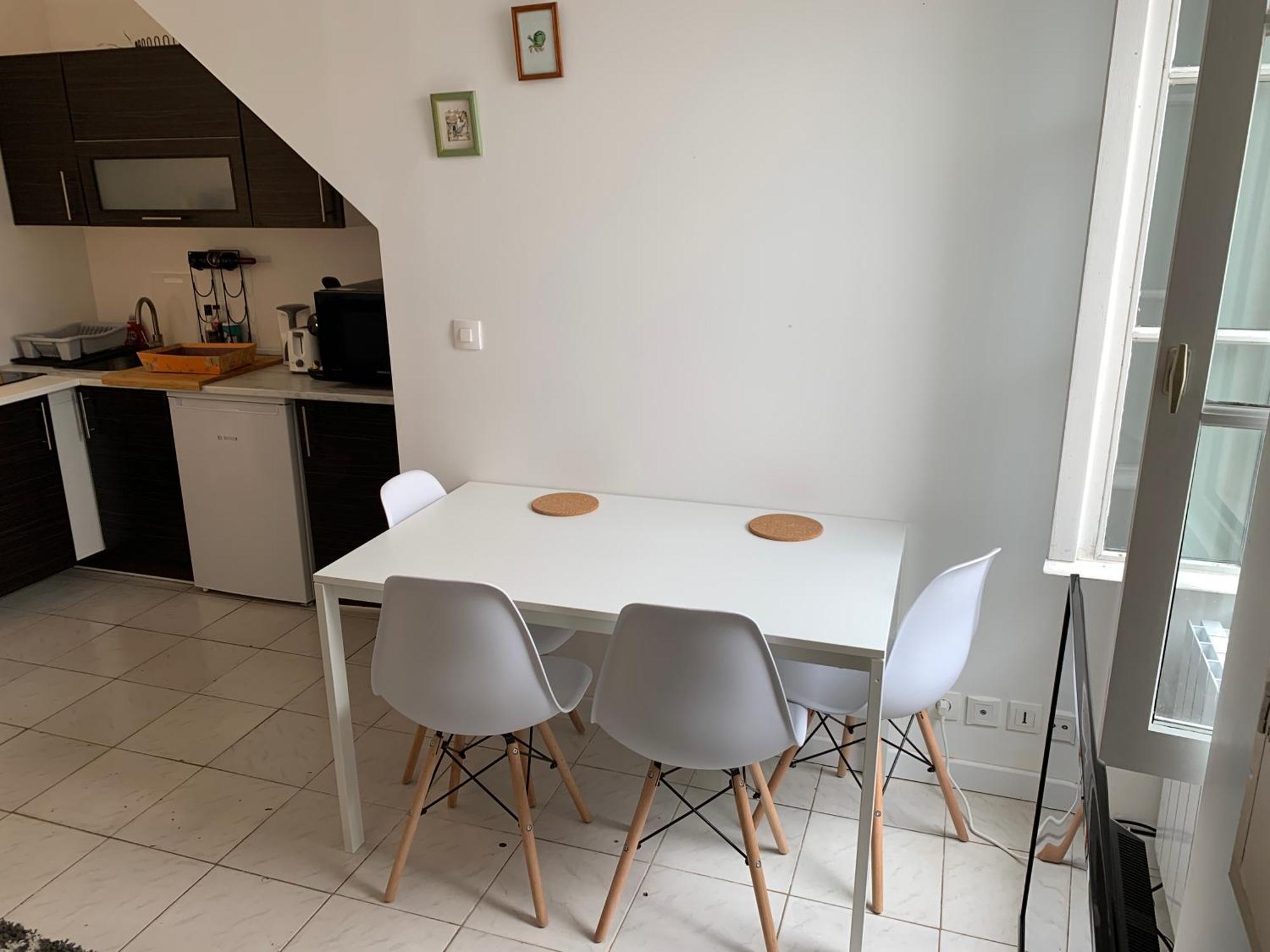 Centre, Pres Avenue De Verdun- Et Casino A 10 Mn A Pied- 4 Personnes -rdc Apartment *