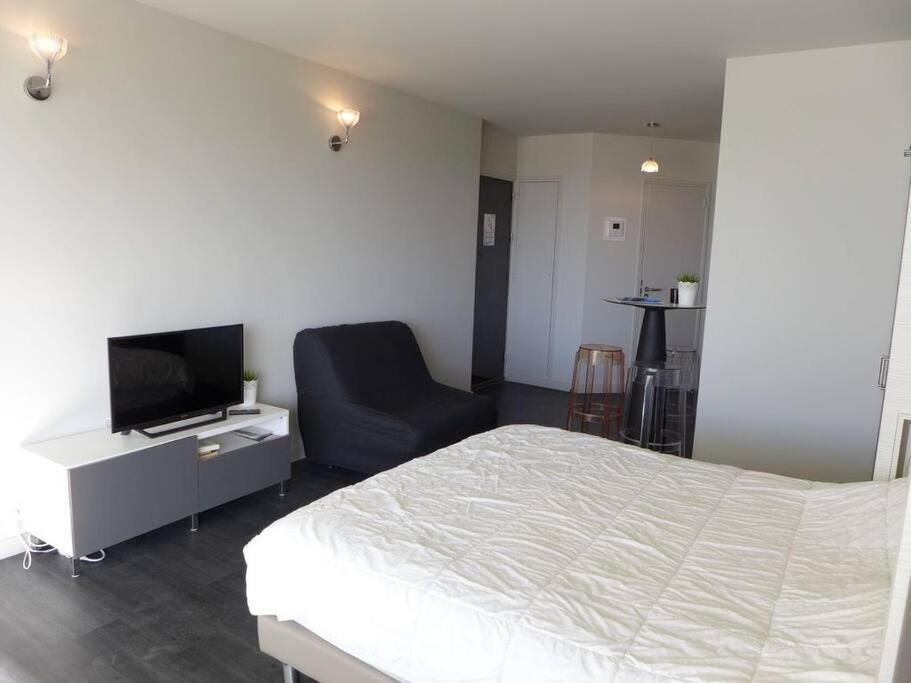 Superbe Studio Miramar Plein Sud, Pieds Dans L'eau