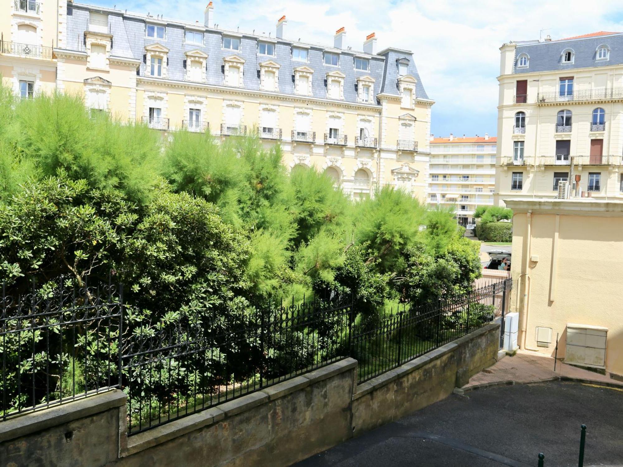 Spacieux Et Renove Au Coeur De Biarritz, A Deux Pas De La Et Des Commerces - Fr-1-239-802