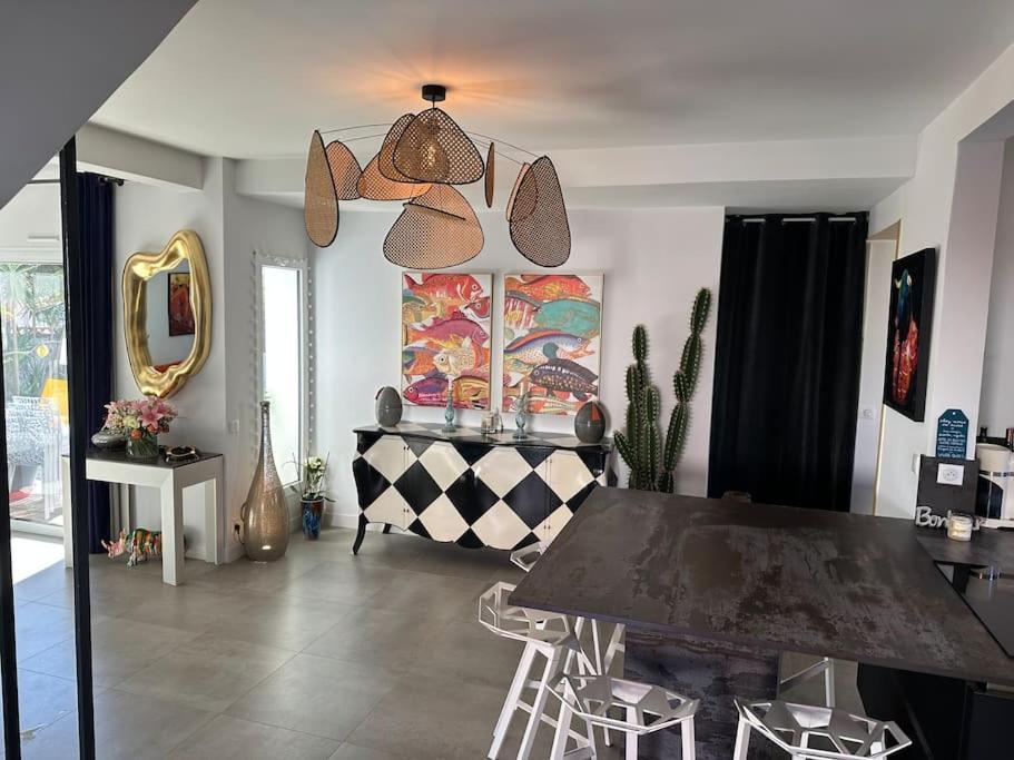 Belle Villa, Piscine Chauffee A 250m Des Plages Villa