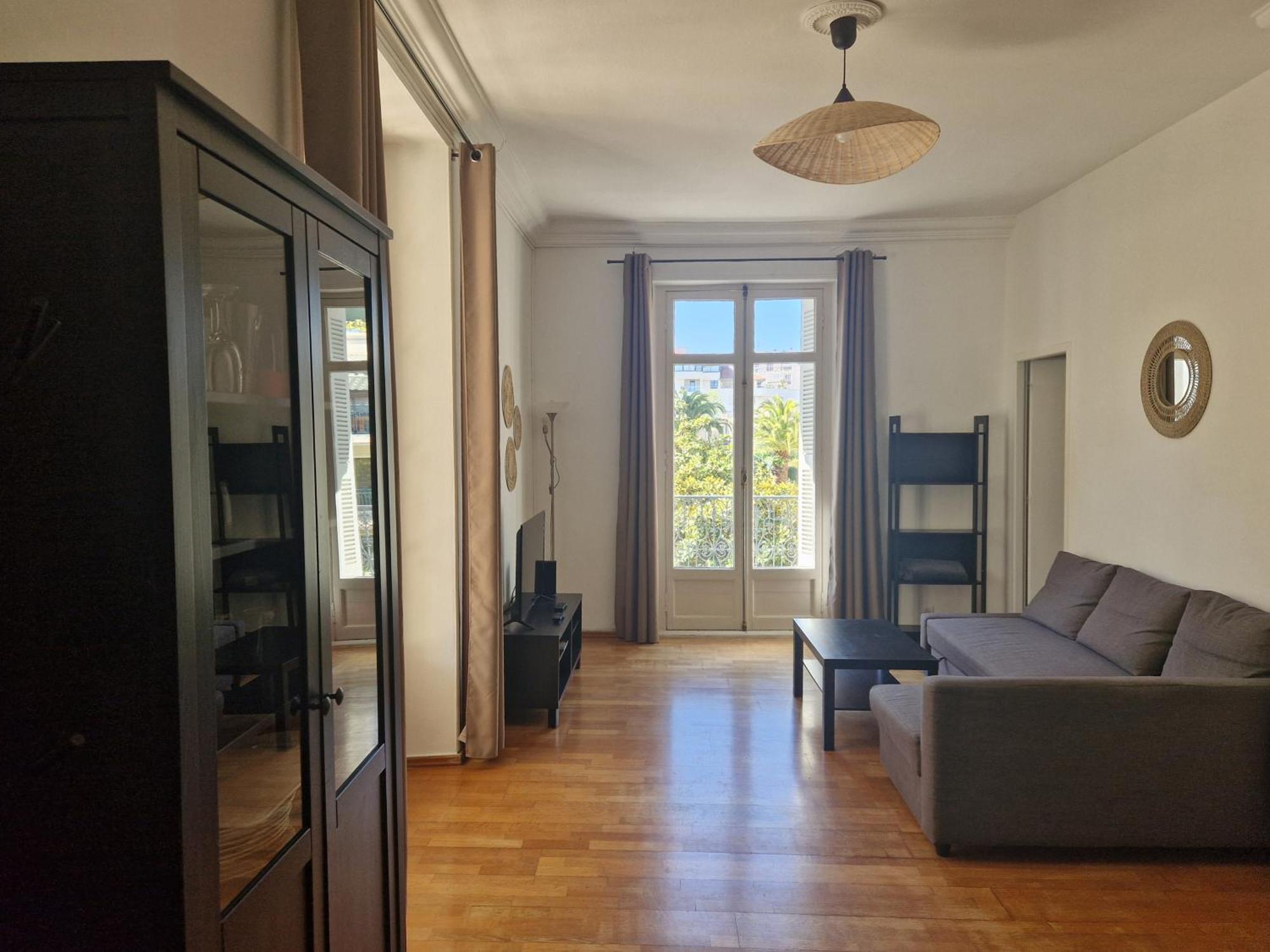 Apartment Beautiful And Bright 1st Floor Flat With Large Terrace - Center *