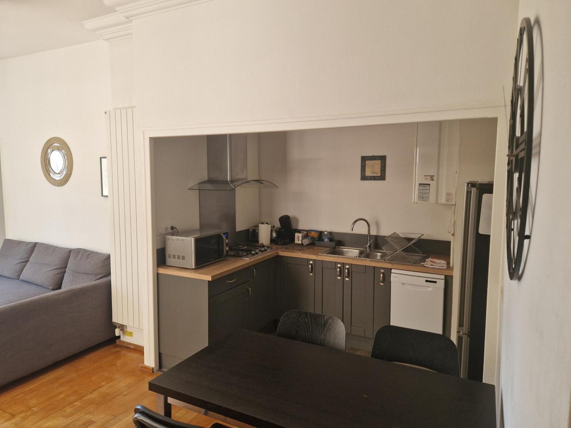 Apartment Beautiful And Bright 1st Floor Flat With Large Terrace - Center *