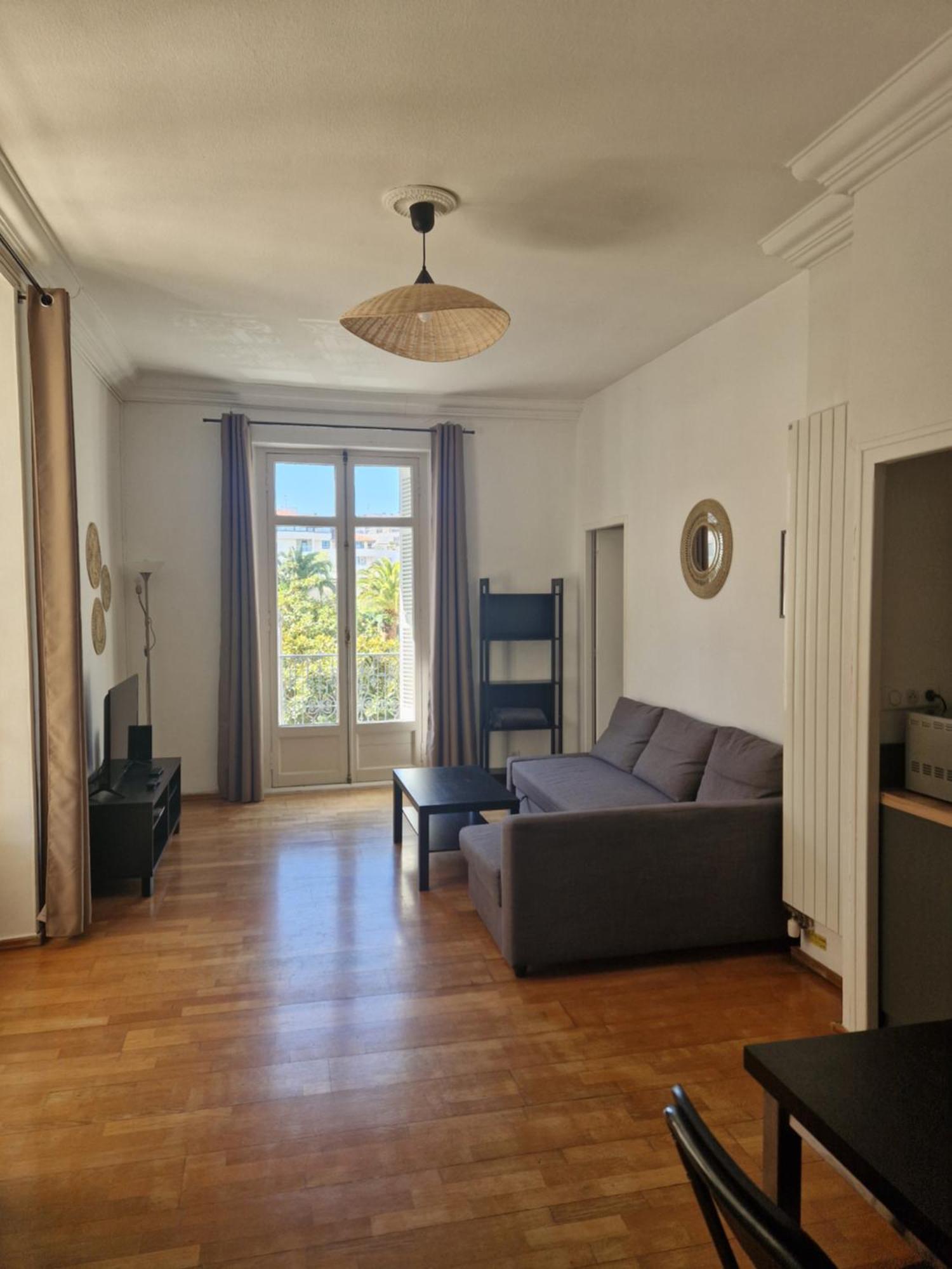 Apartment Beautiful And Bright 1st Floor Flat With Large Terrace - Center *