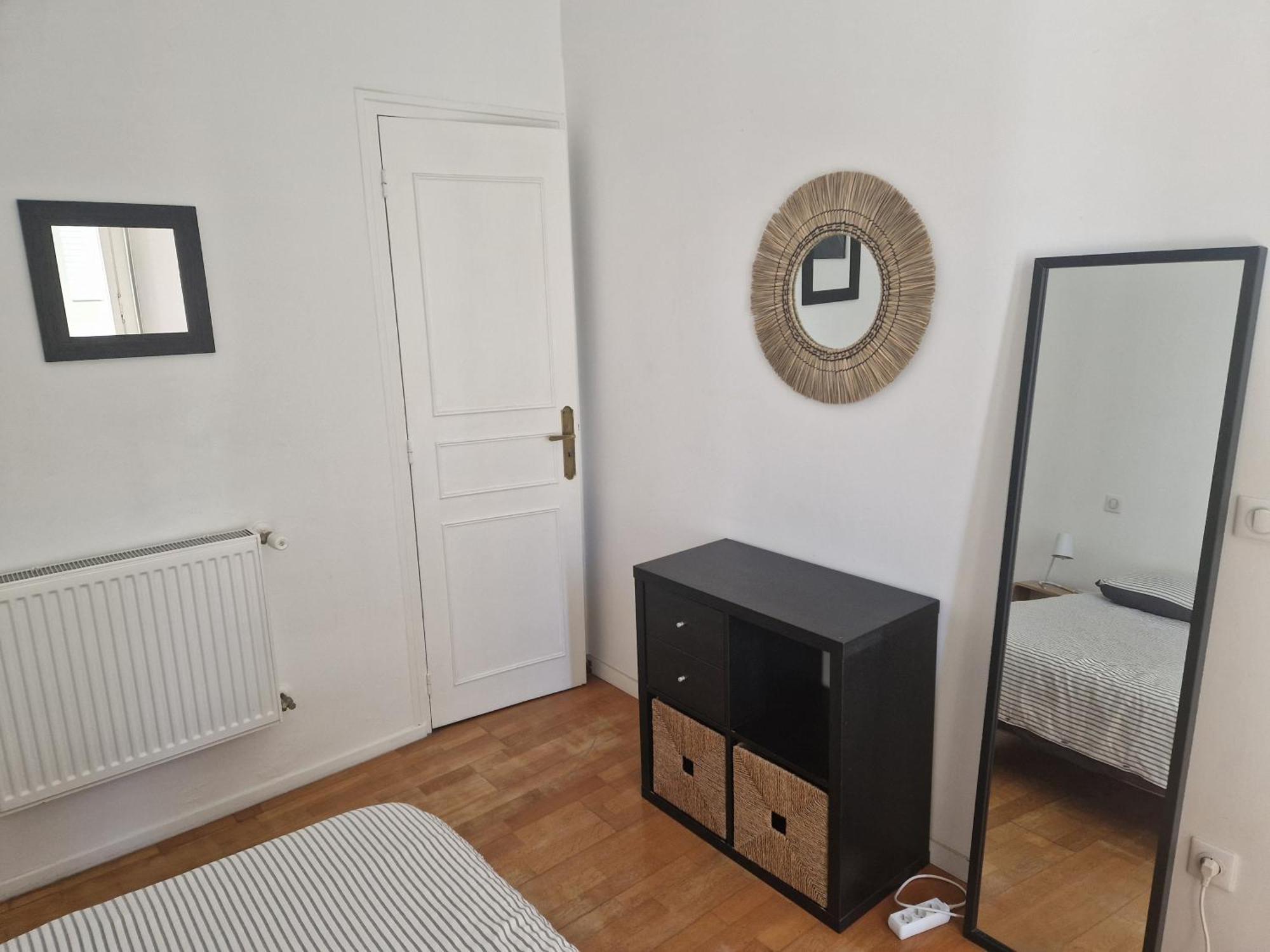 Beautiful And Bright 1st Floor Flat With Large Terrace - Center *