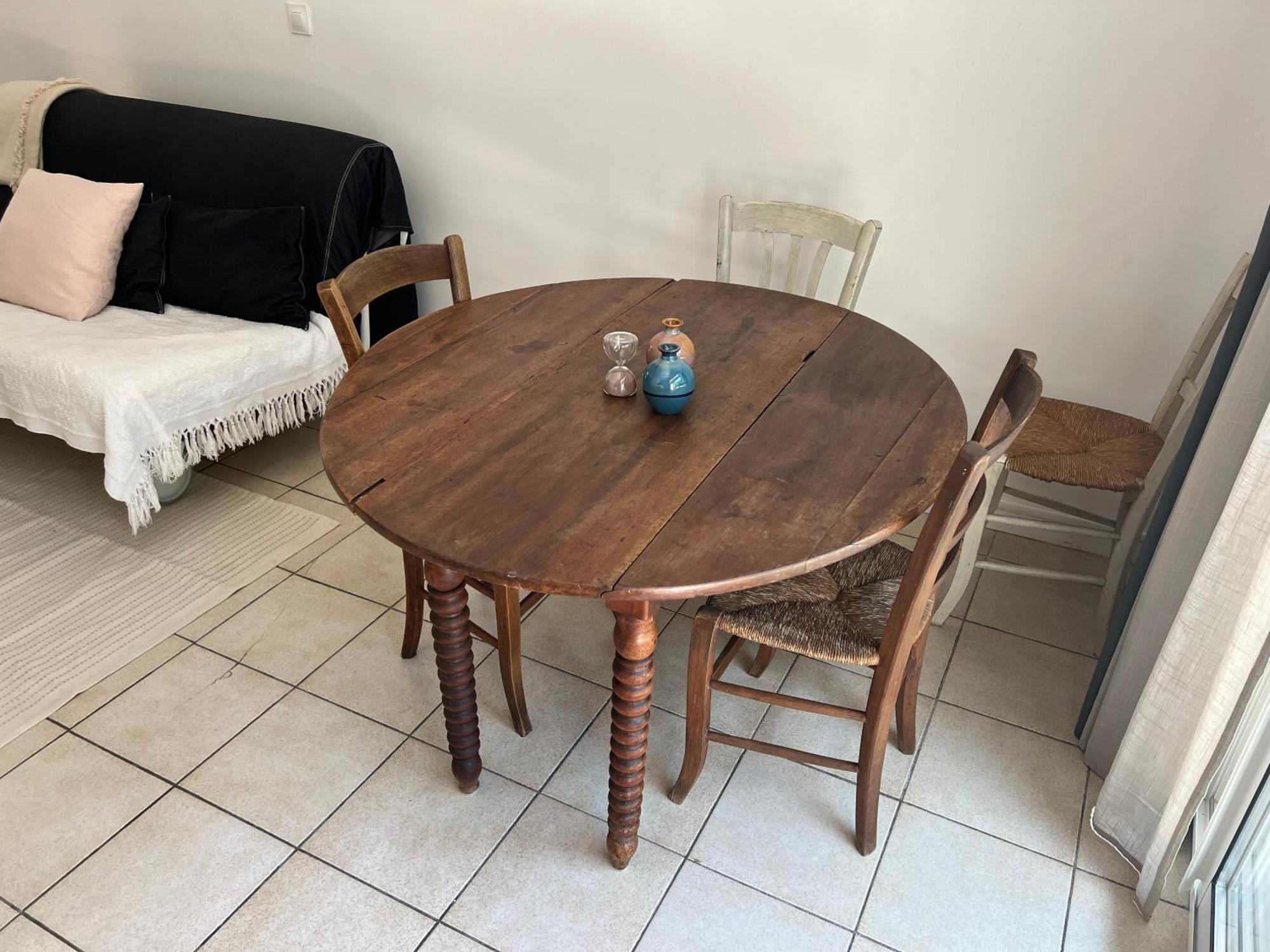 Avec Grand Balcon, Piscine Et Parking Apartment