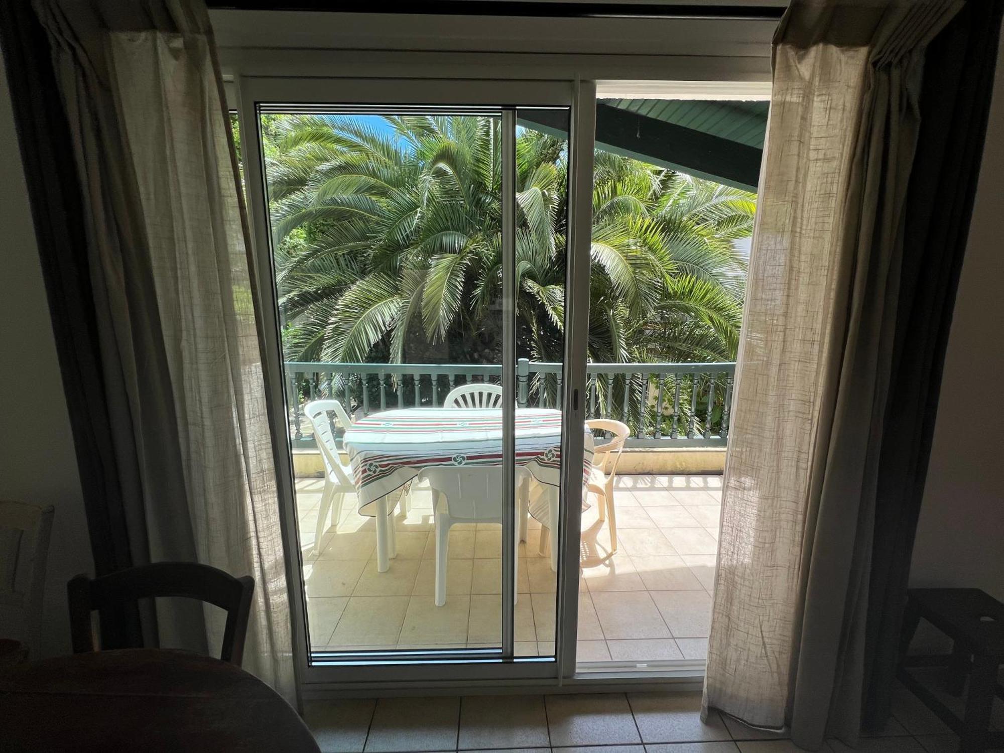 Apartment Avec Grand Balcon, Piscine Et Parking
