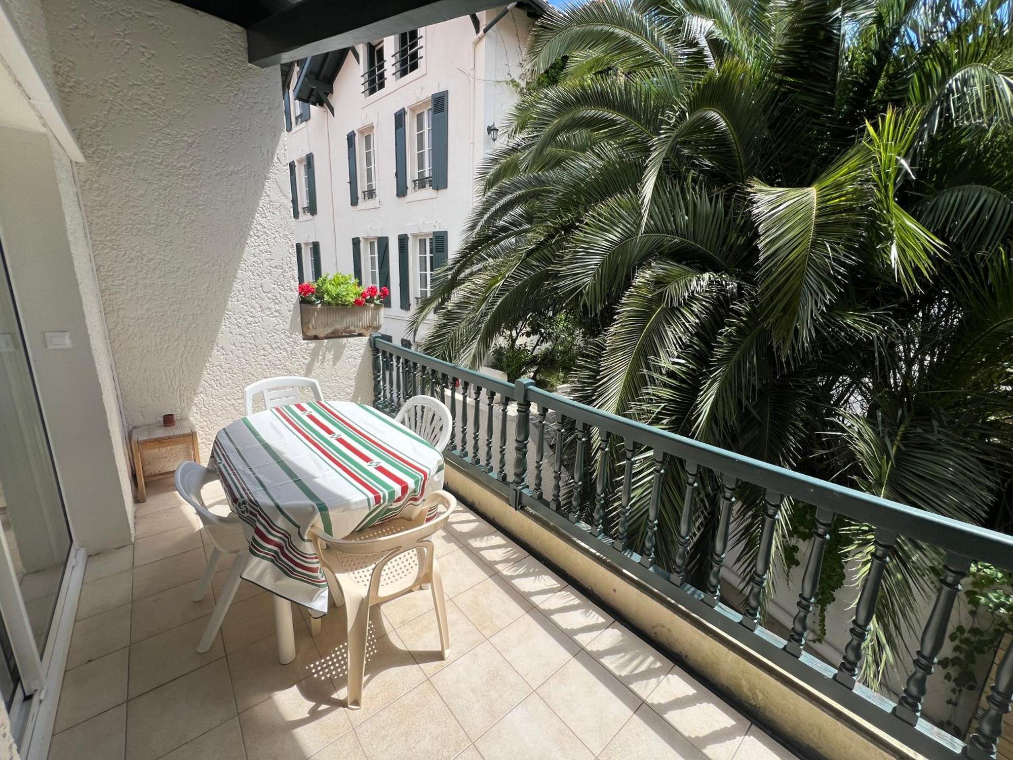 Avec Grand Balcon, Piscine Et Parking Apartment *