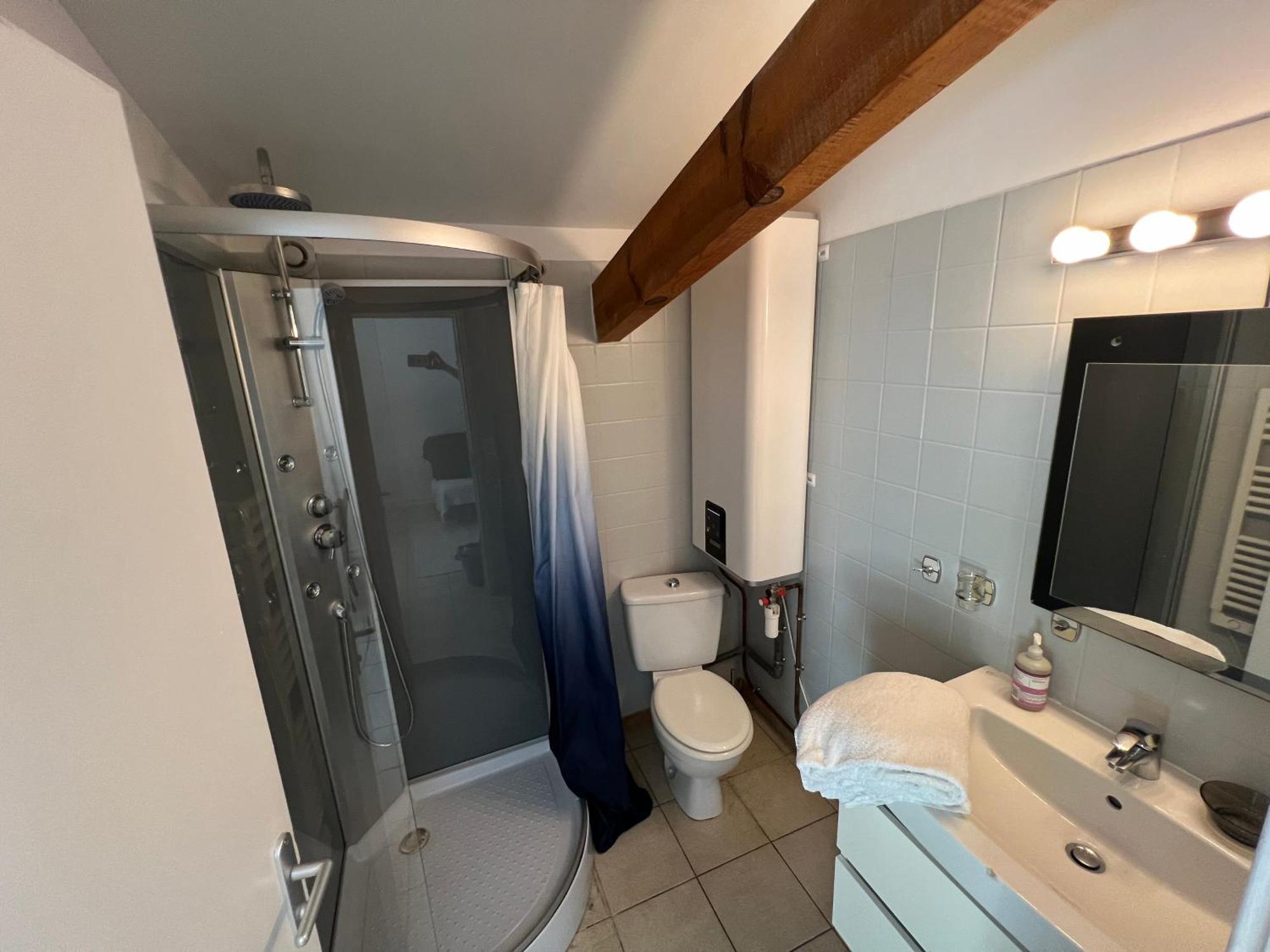 Apartment Avec Grand Balcon, Piscine Et Parking