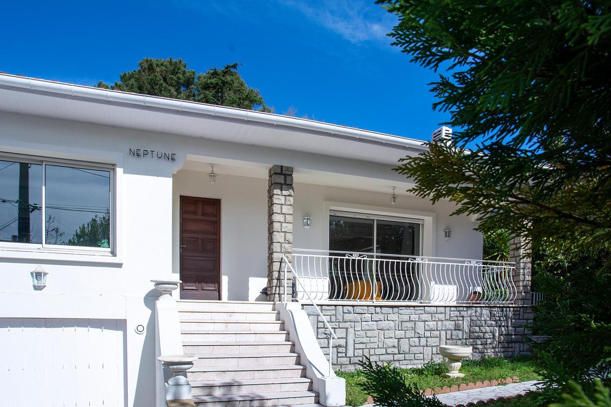 Apartment 2 Bed Flat At Our Neptune