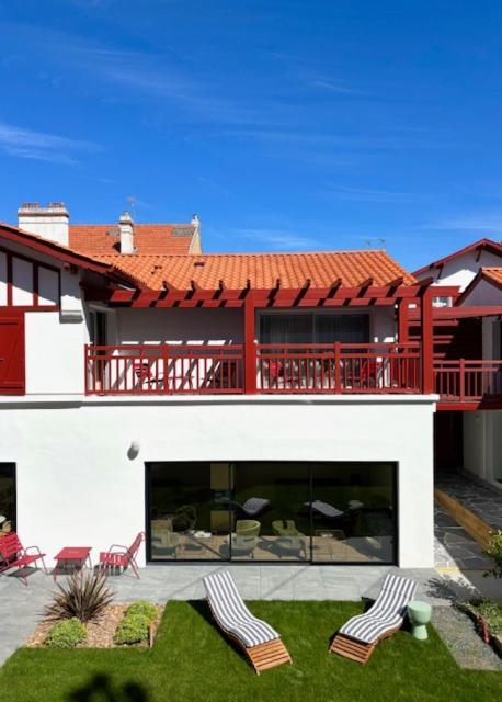 Kemaris Aparthotel