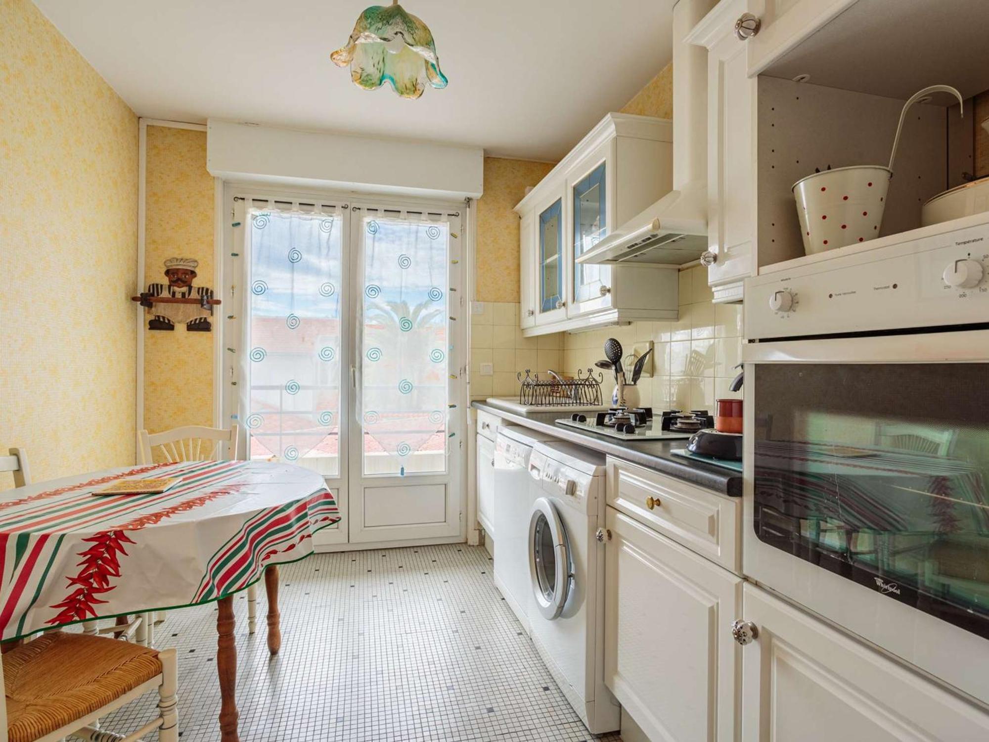 Cosy A Biarritz, Proche Des Commerces Et Plages, Avec Parking Et Balcon - Fr-1-3-607 *