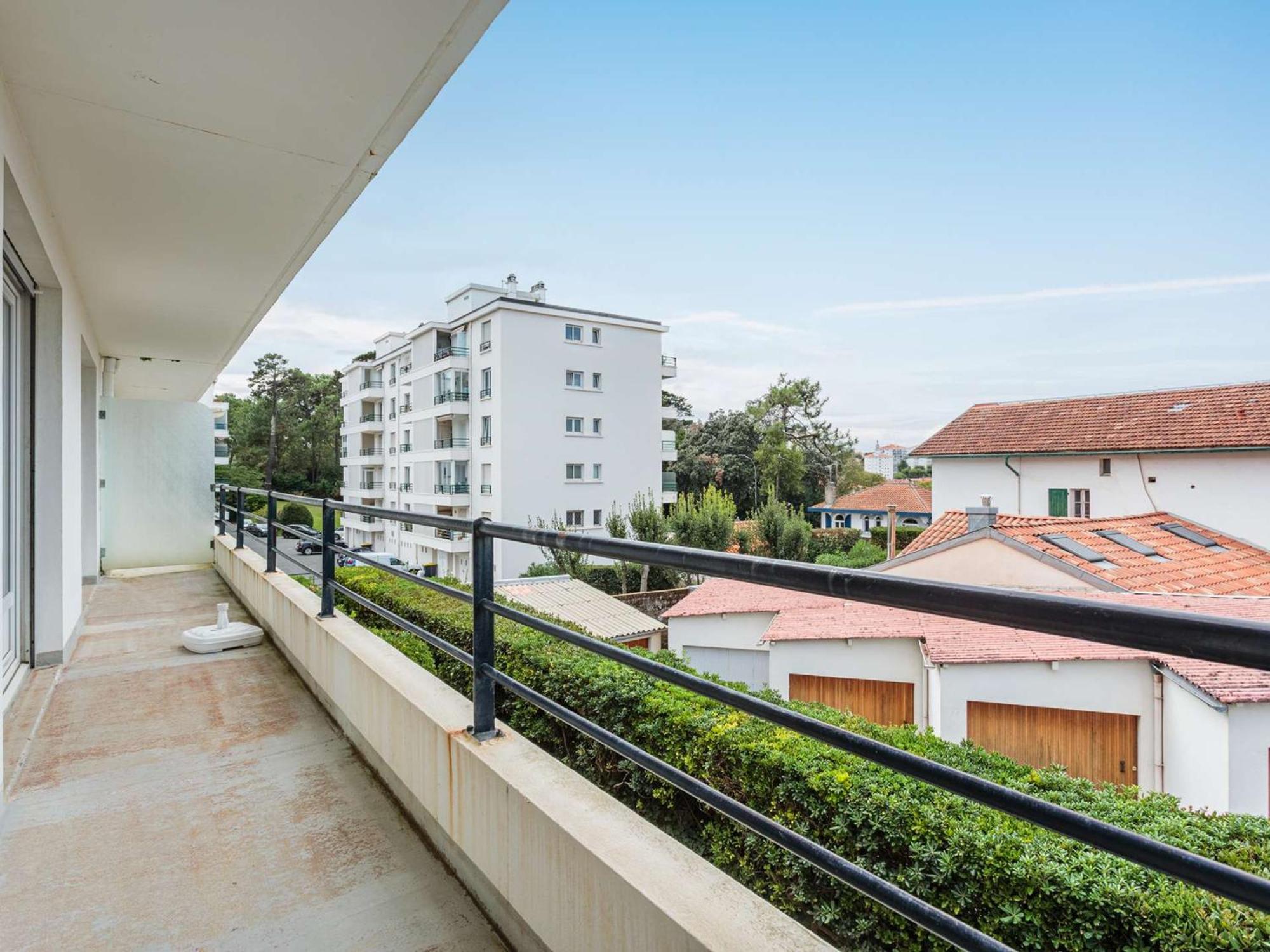 Cosy A Biarritz, Proche Des Commerces Et Plages, Avec Parking Et Balcon - Fr-1-3-607 *