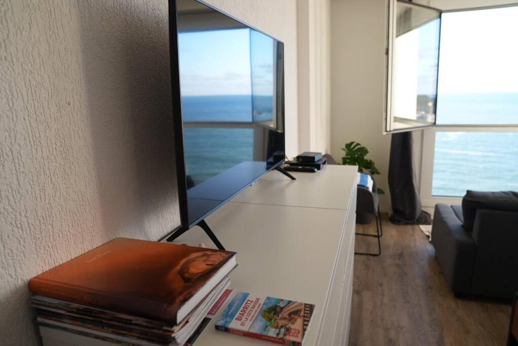 Amazing Cosy With Ocean View & Pool Apartment