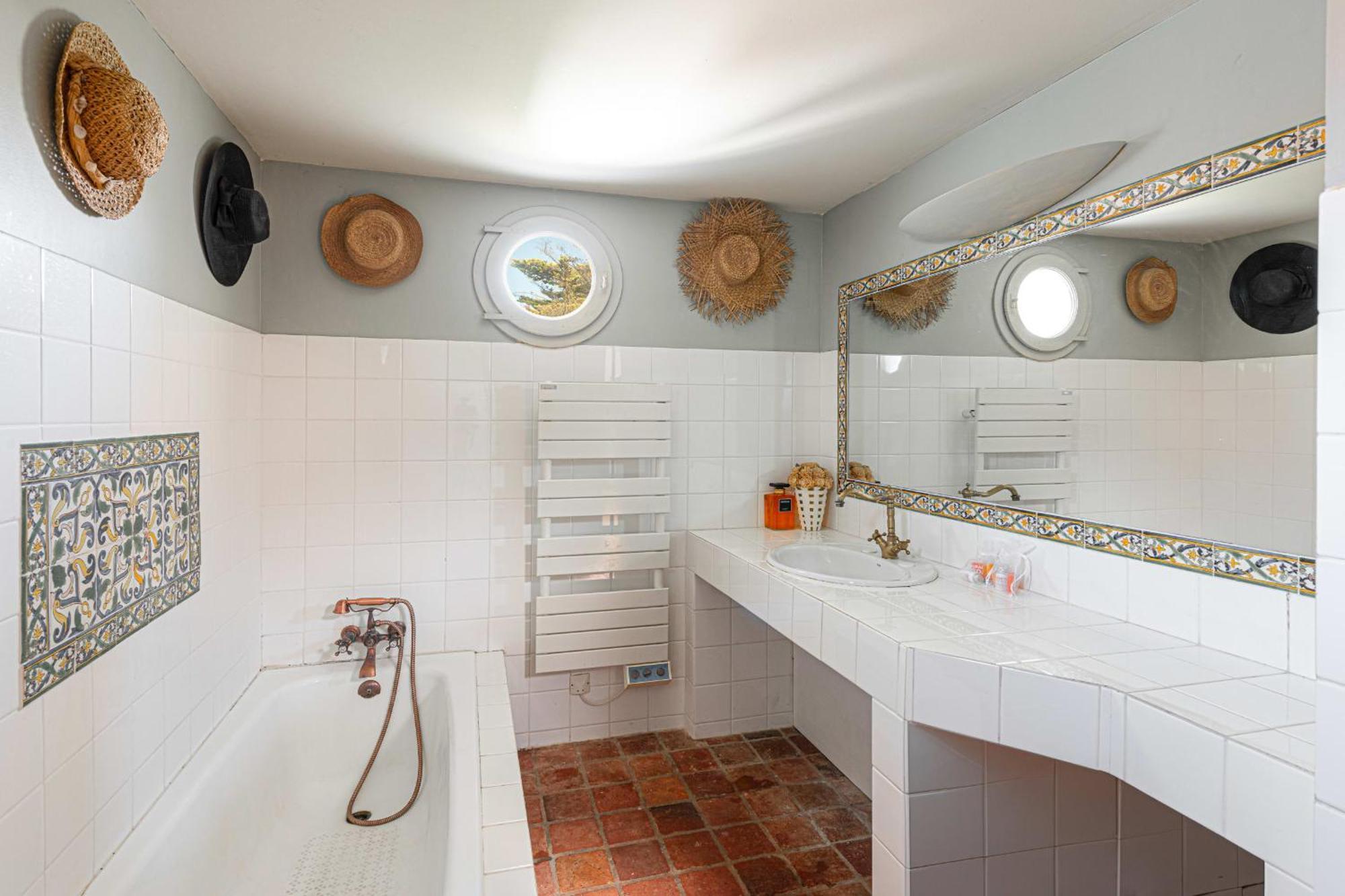 Galerna -keyweek House With Heated Swimming Pool Holiday home *