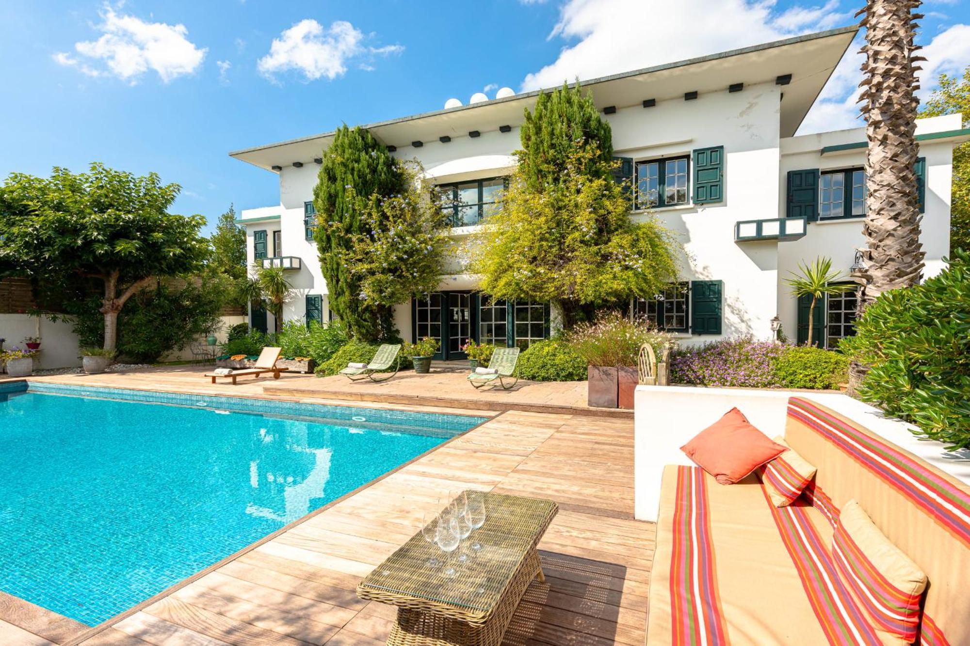 Galerna -keyweek House With Heated Swimming Pool