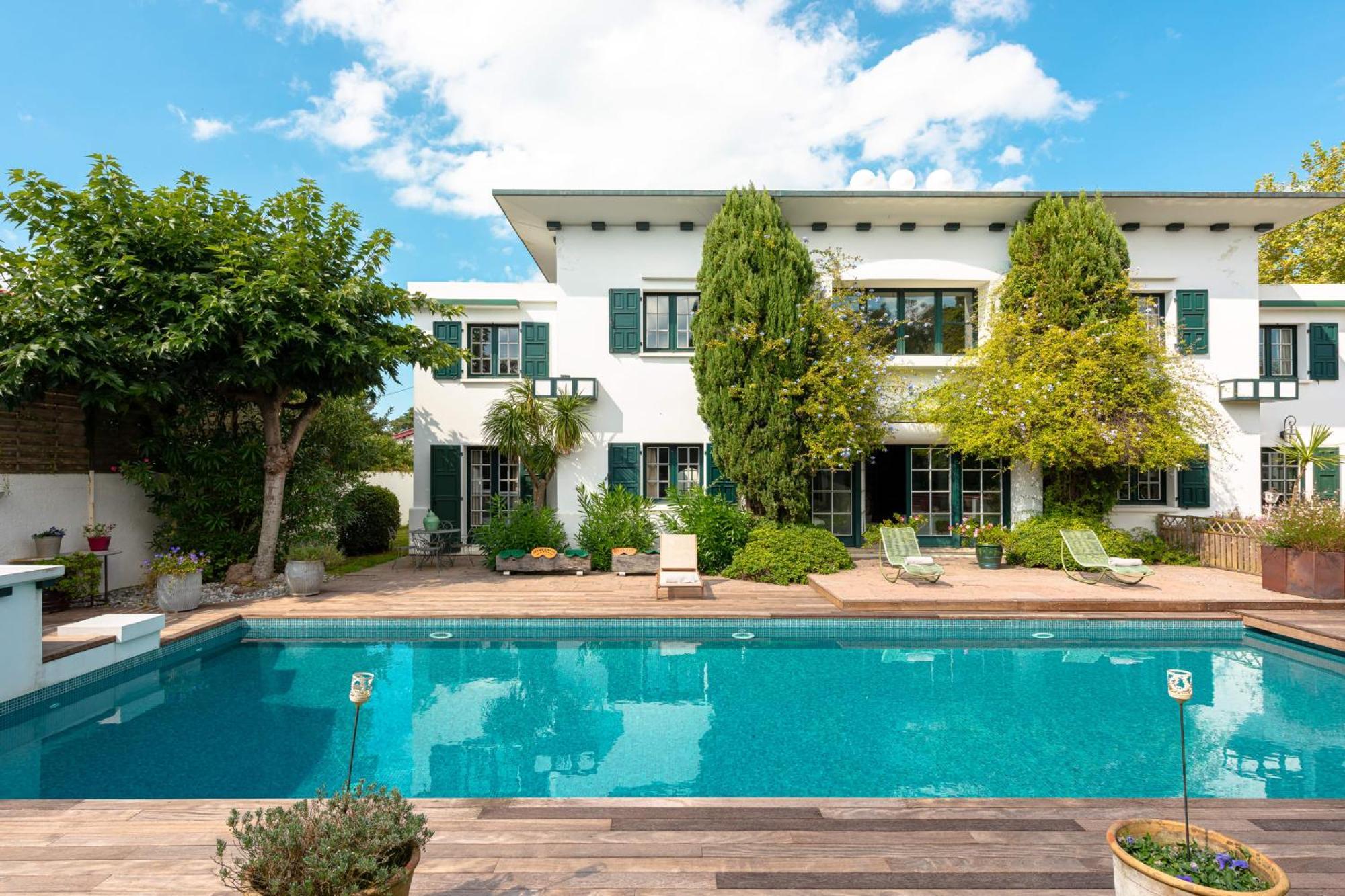 Galerna -keyweek House With Heated Swimming Pool Holiday home
