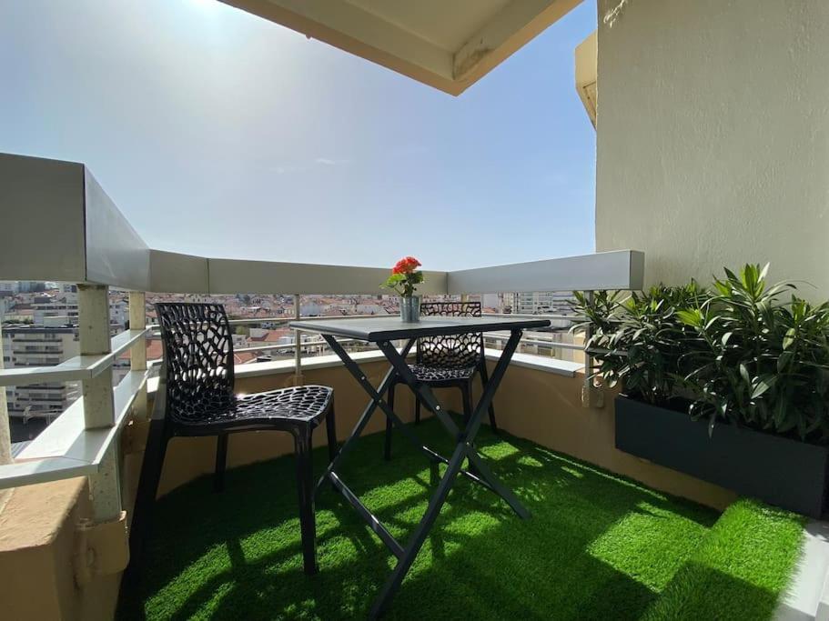 Grande - Avec Balcon - Victoria Surf Apartment