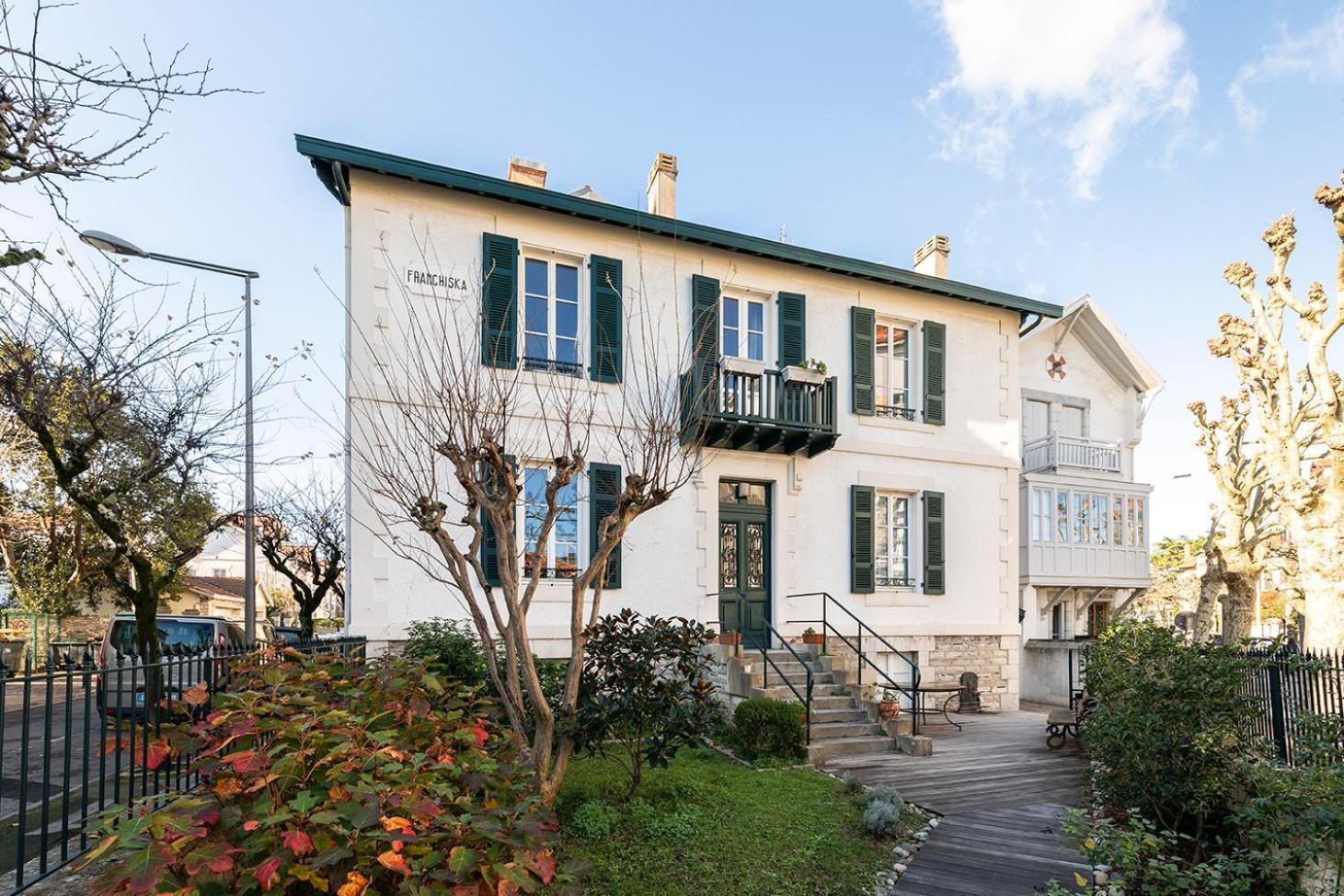 Holiday home Superbe Maison Familiale Avec Jardin Au Coeur De Biarritz