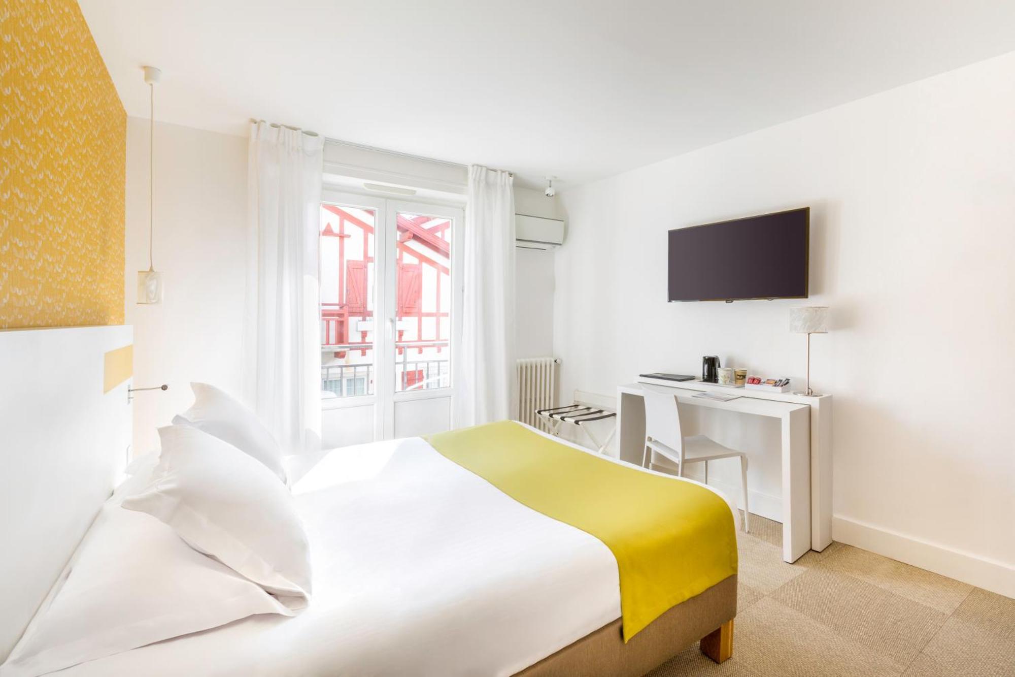 Kemaris Hotel