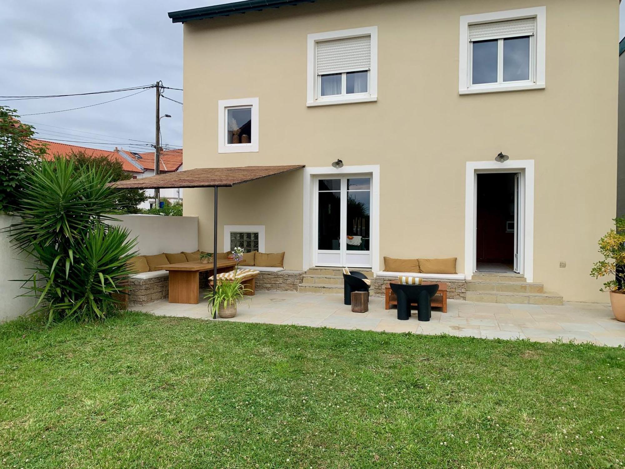 Holiday home Maison De Charme A Proche Et Commerces *