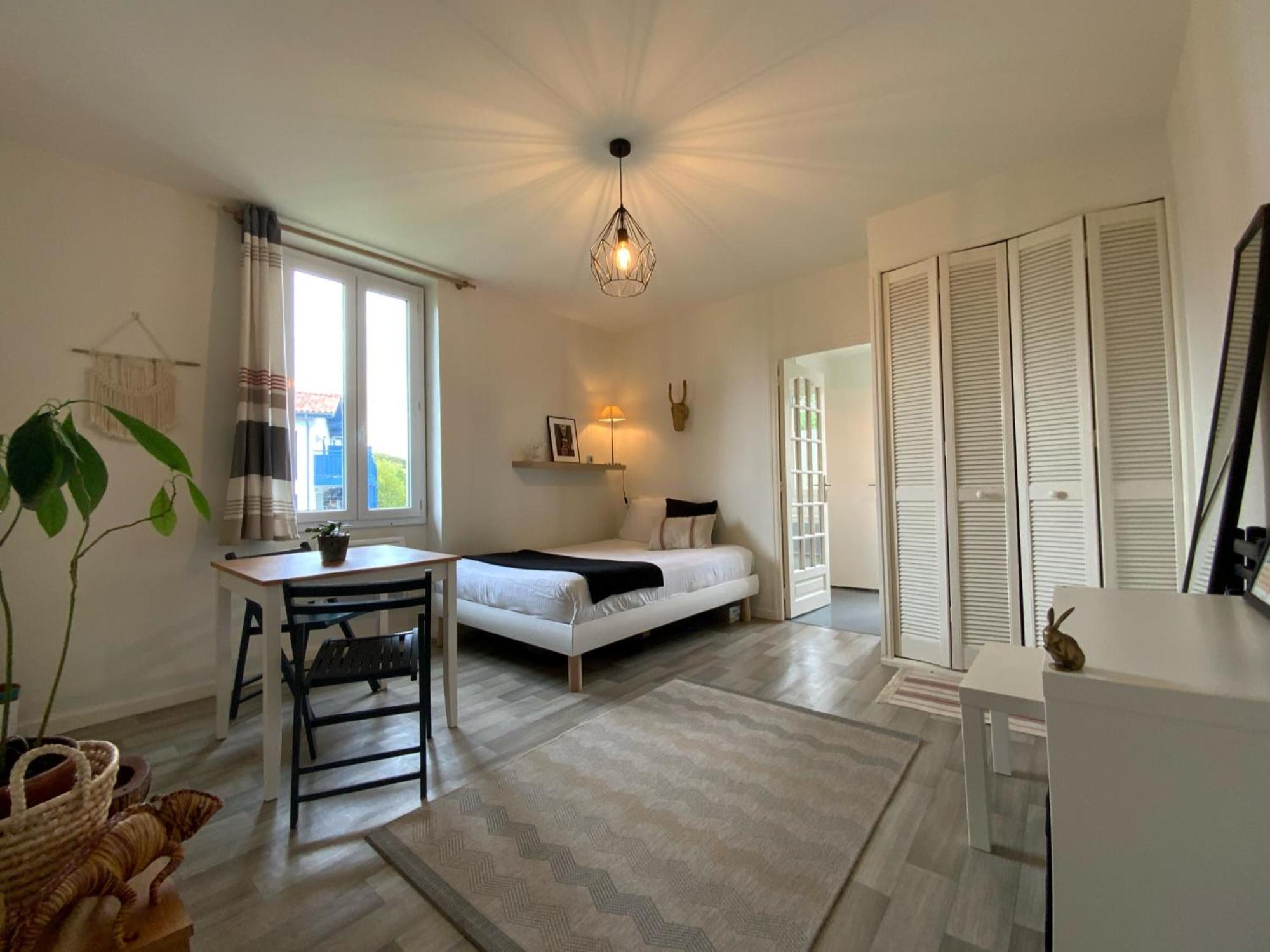 Cosy Quartier Vivant Apartment