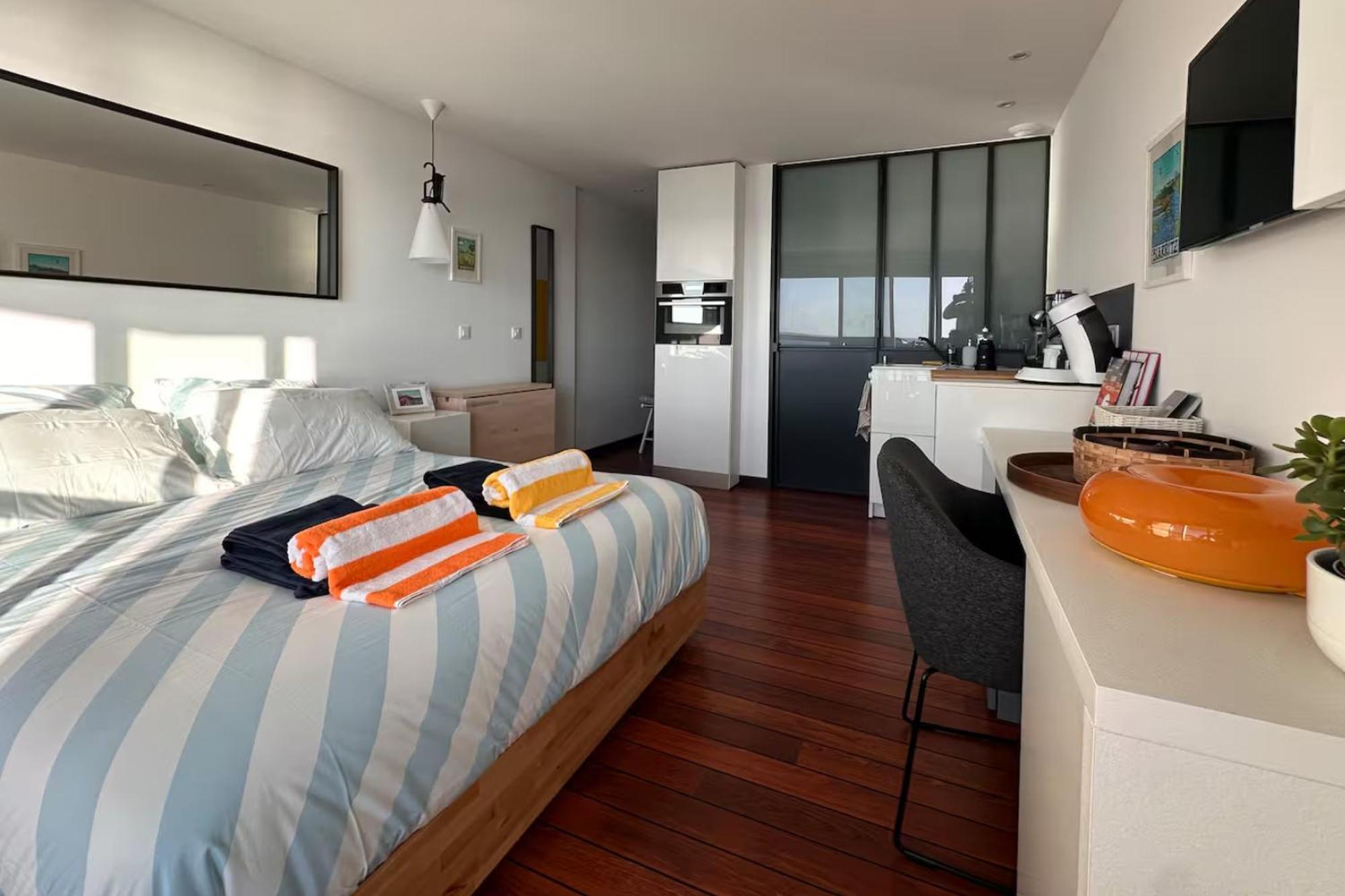 - High-end - Balcony View - - Comfort -pool Apartment