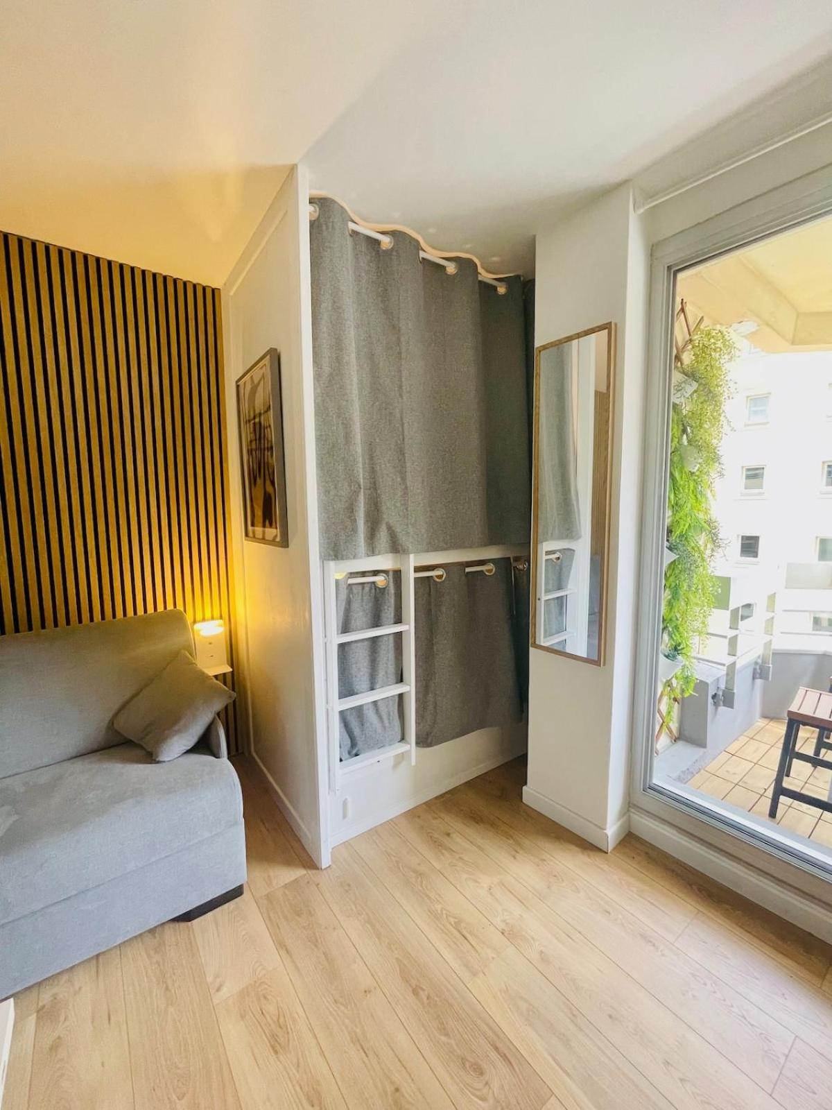 Avec Piscine Face A La Apartment *