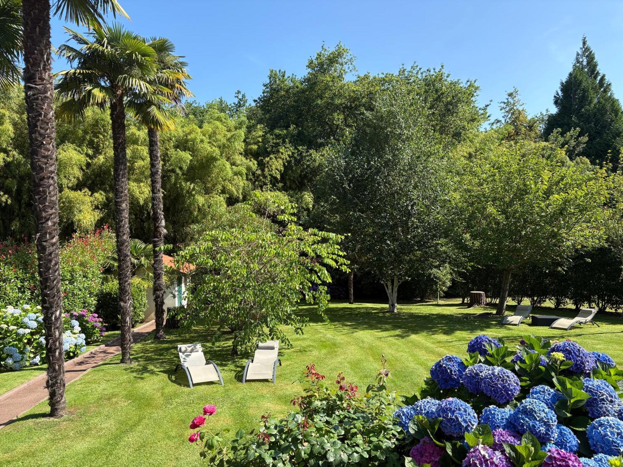 De Charme Parc Fleuri, Arbore Et Piscine A * Biarritz