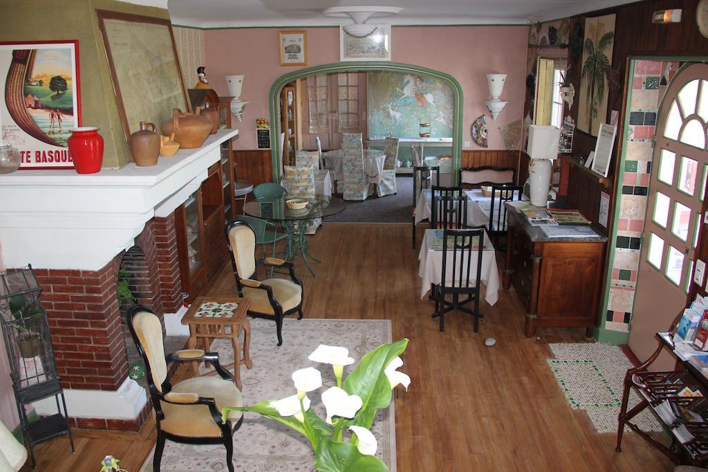 De La Milady Hotel