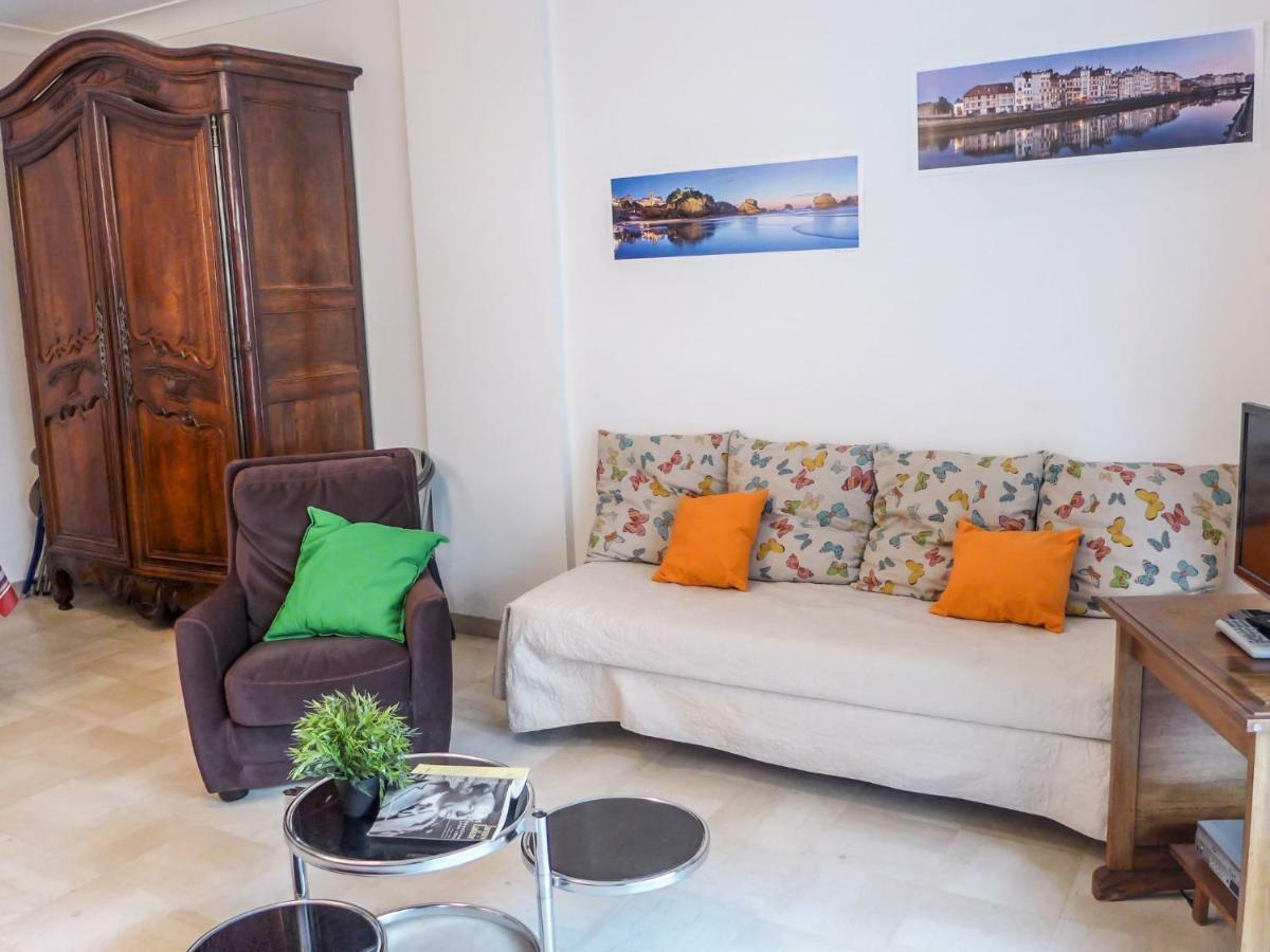 Raphael Apartment