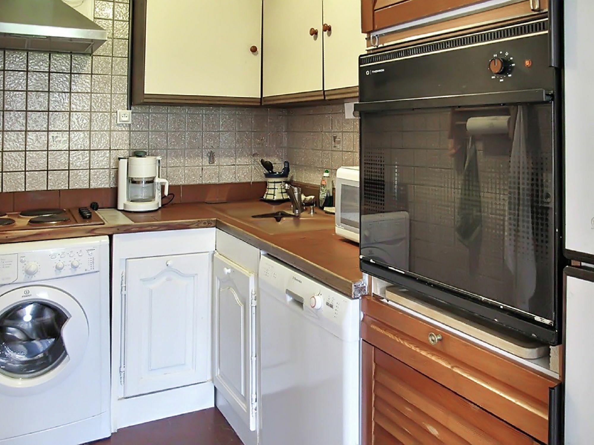 Idyllic In With 2 Bedrooms, Garden And Terrace 150m *