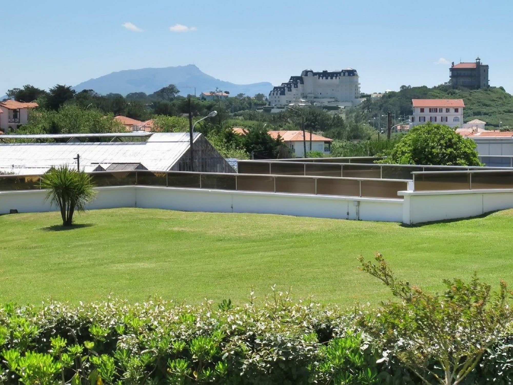 Apartment Idyllic In With 2 Bedrooms, Garden And Terrace 150m