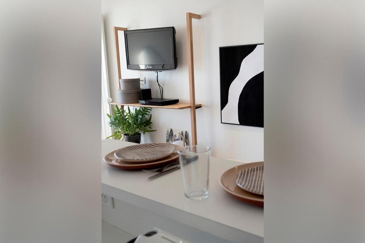 Apartment Nouvelle Vague Modern Ocean View W Balcony - Swimming Pool